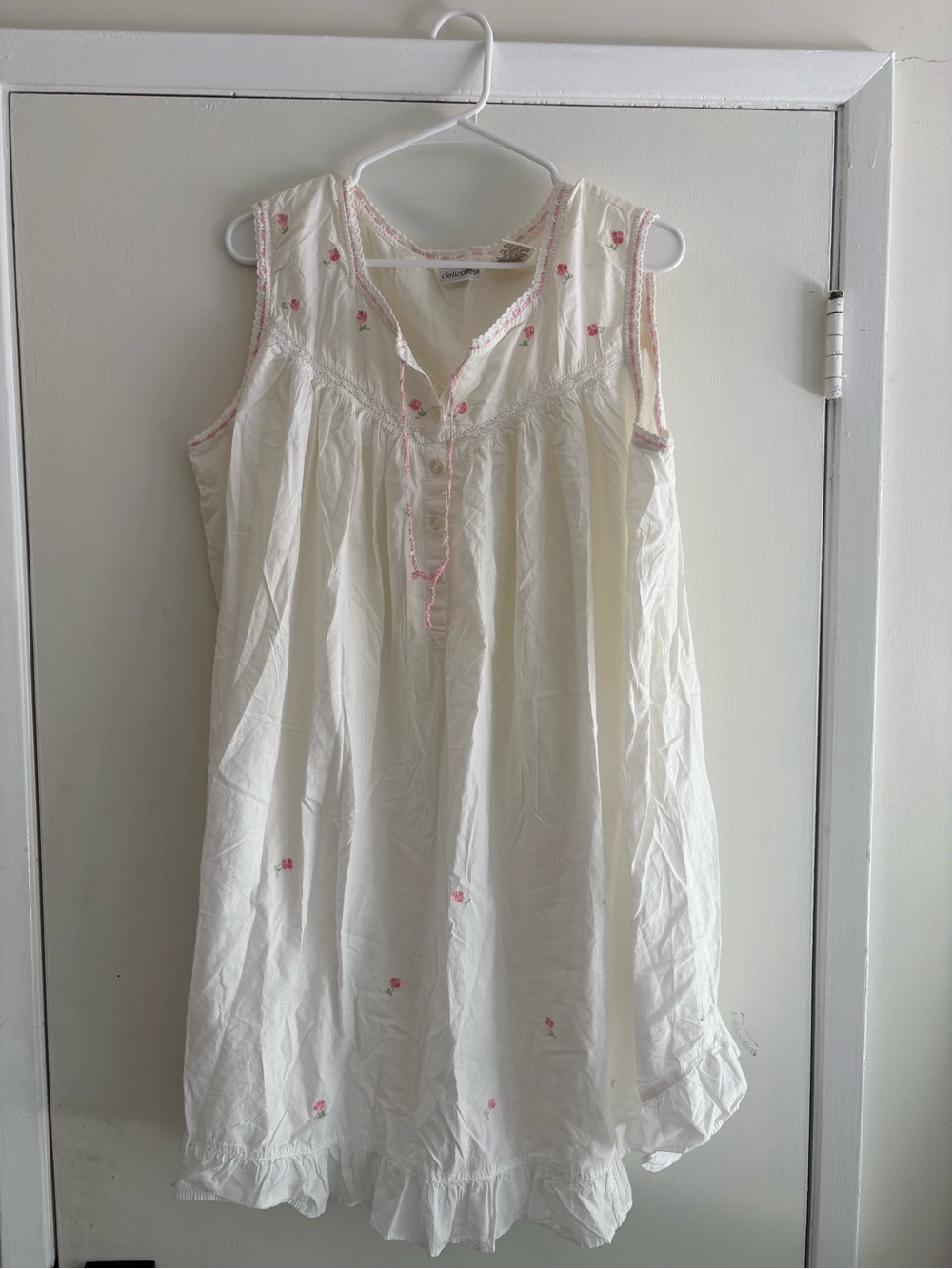 Vintage Delicates White Cotton Floral Embroidered Nightgown - XL